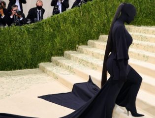 Kim Kardashian Decks Up in Incognito Glam for the Met Gala Red Carpet