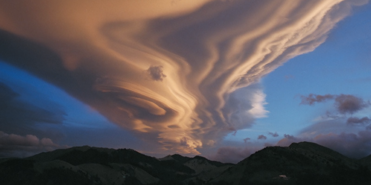 35+ Weird Cloud Pics People Captured on Camera Proving the World Is a Scary Place