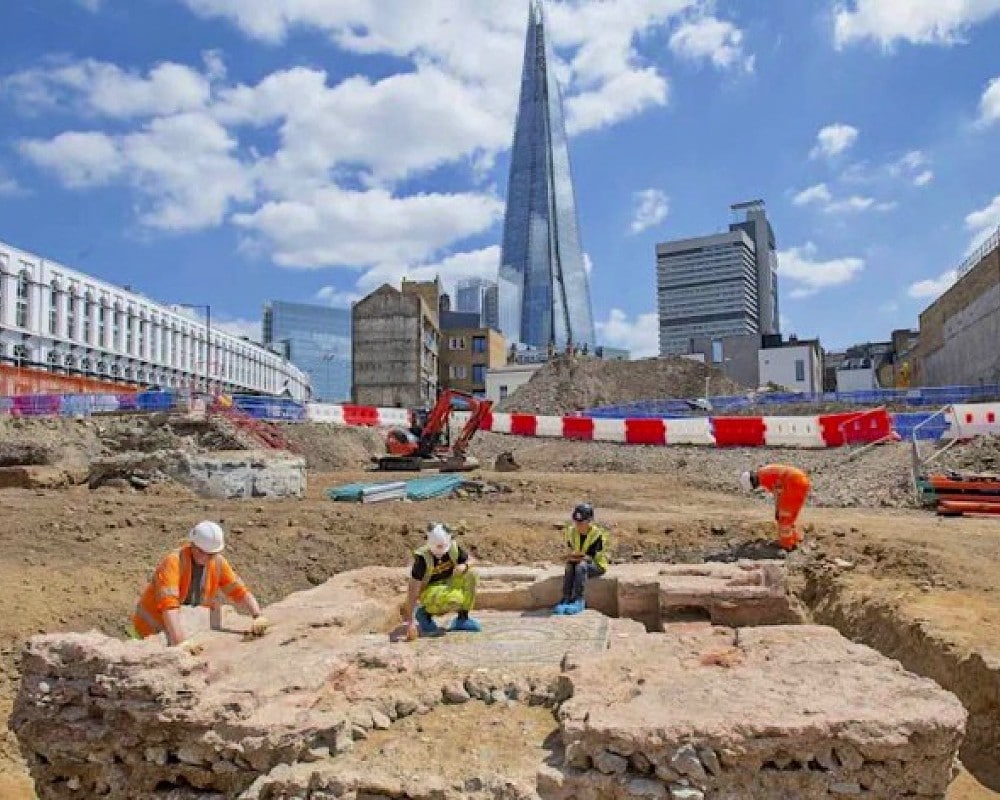 Roman Mausoleum With Exceptional Mosaic Discovered At Southwark in London