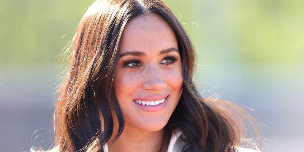 Meghan Markle Stuns Everyone in a Camel Coat and Cashmere Shawl